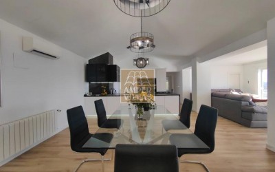 A beautiful, renovated villa with panoramic sea views.